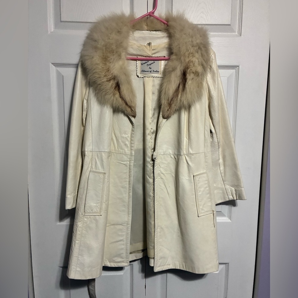 Elegant Cream Trench Coat with Fur Collar